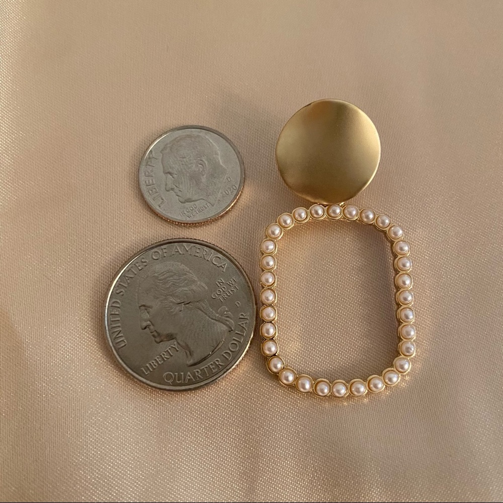 💙 Golden Pearls Square Drop Earrings - Picture 7 of 8